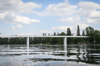 Lávka přes Vltavu i překopaný Hlavák. Jak se letos dařilo architektuře? - Seznam Zprávy